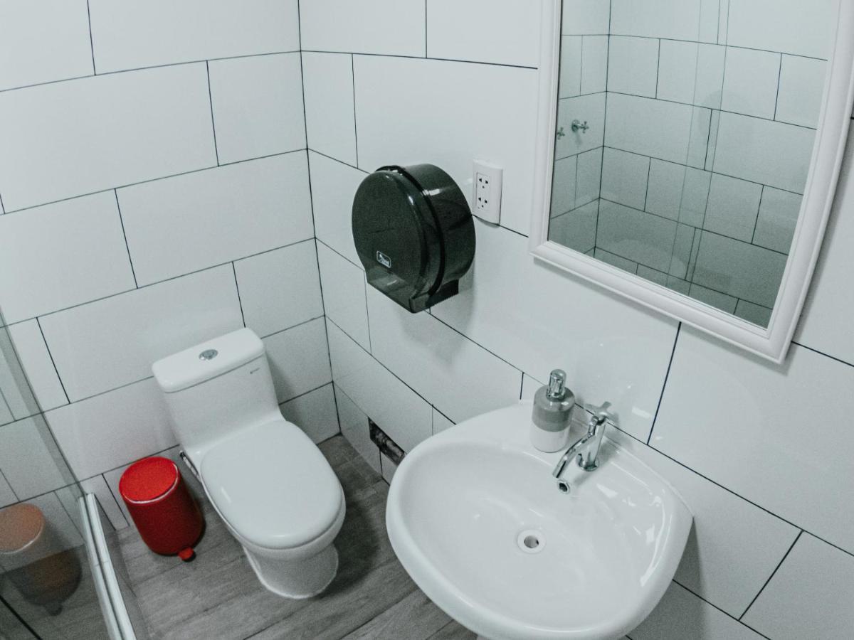 Alpes Lima Kennedy Hostel エクステリア 写真
