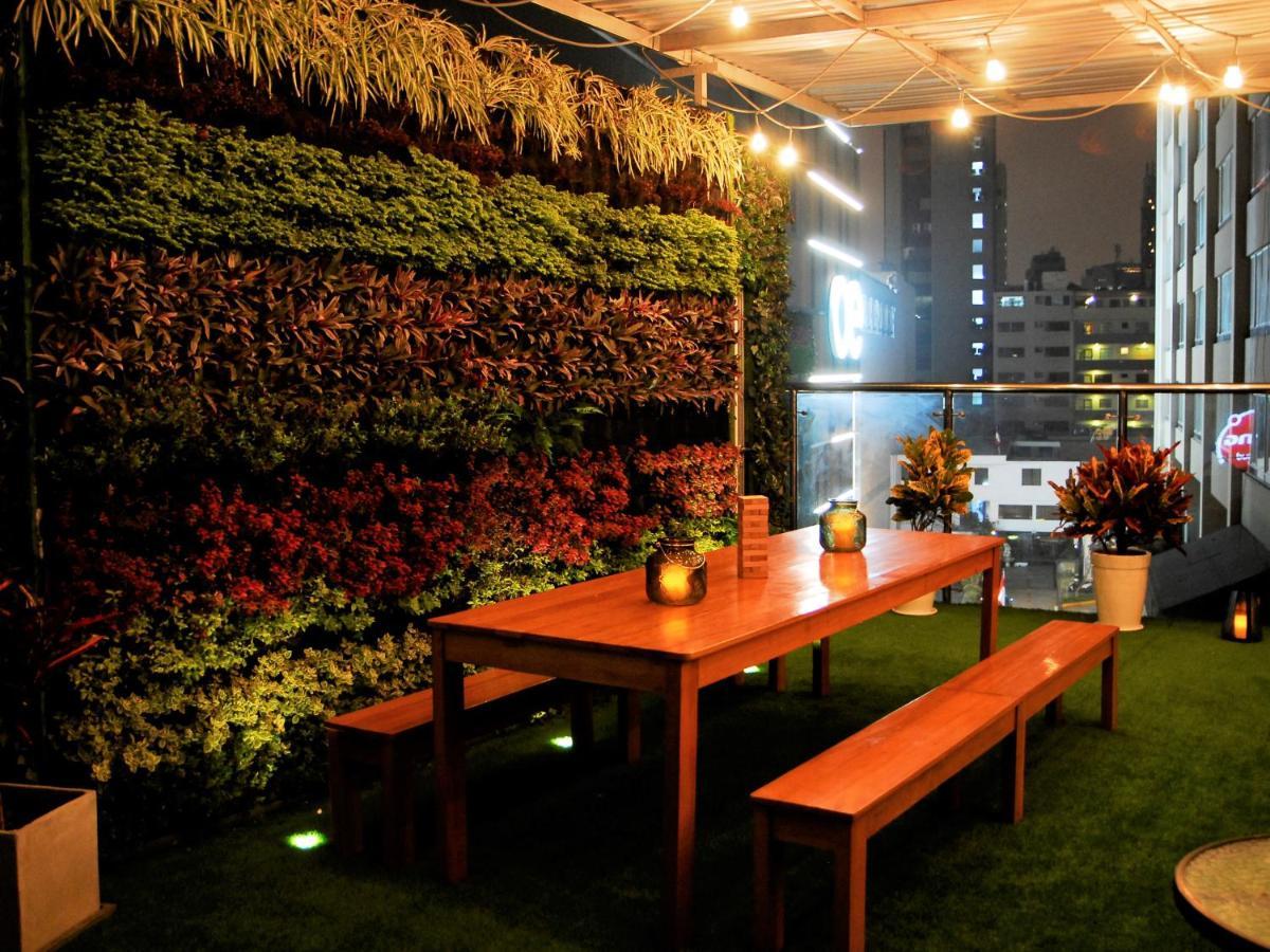 Alpes Lima Kennedy Hostel エクステリア 写真