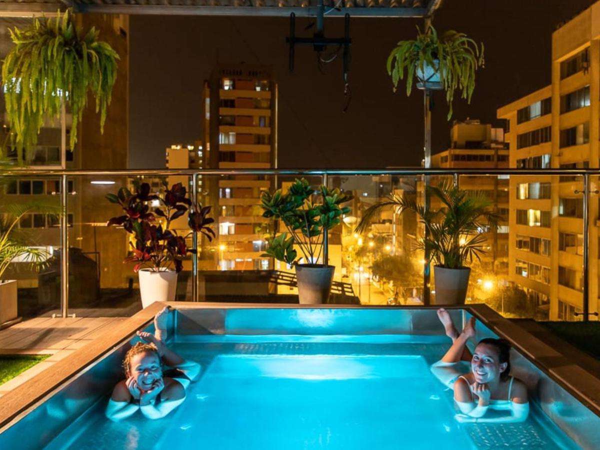 Alpes Lima Kennedy Hostel エクステリア 写真