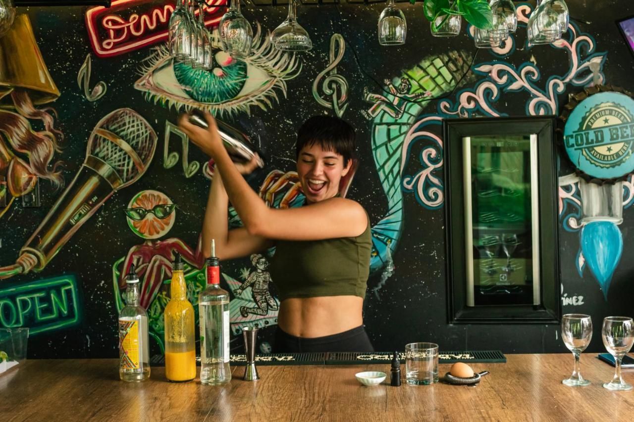 Alpes Lima Kennedy Hostel エクステリア 写真
